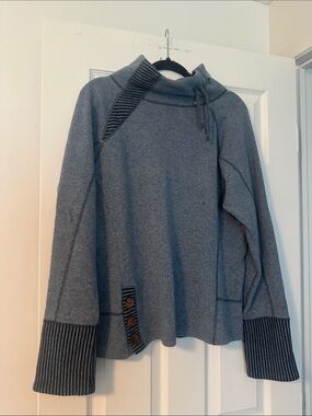 Prana Blue  100% wool Pullover with navy trim